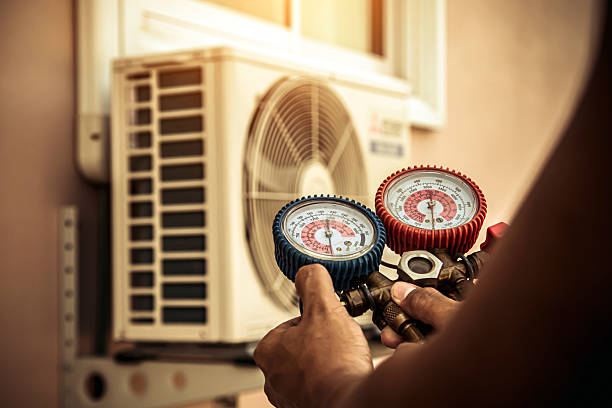 Professional Hvac technician working in Hilliard, OH